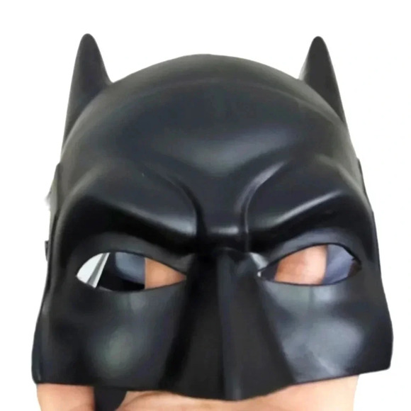 Childs BATMAN costume W/cape and mask Size Large - Picture 9 of 12